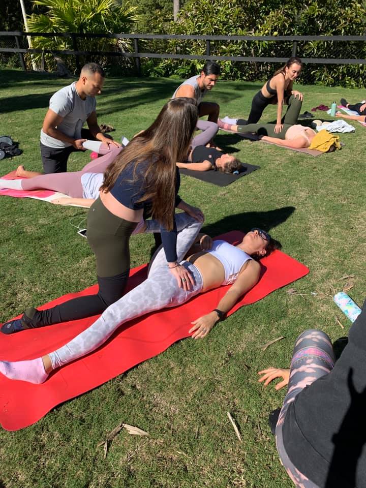 Thai massage introduction at yoga teacher training at Essence of Living